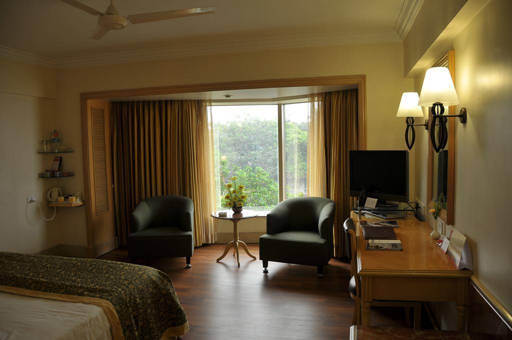 Ramada Plaza By Wyndham Palm Grove Hotel Mumbai Room photo